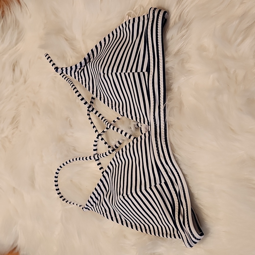 Cupshe Navy and White Horizontal Stripes Triangle Bikini Top Size M NWT - Picture 2 of 9